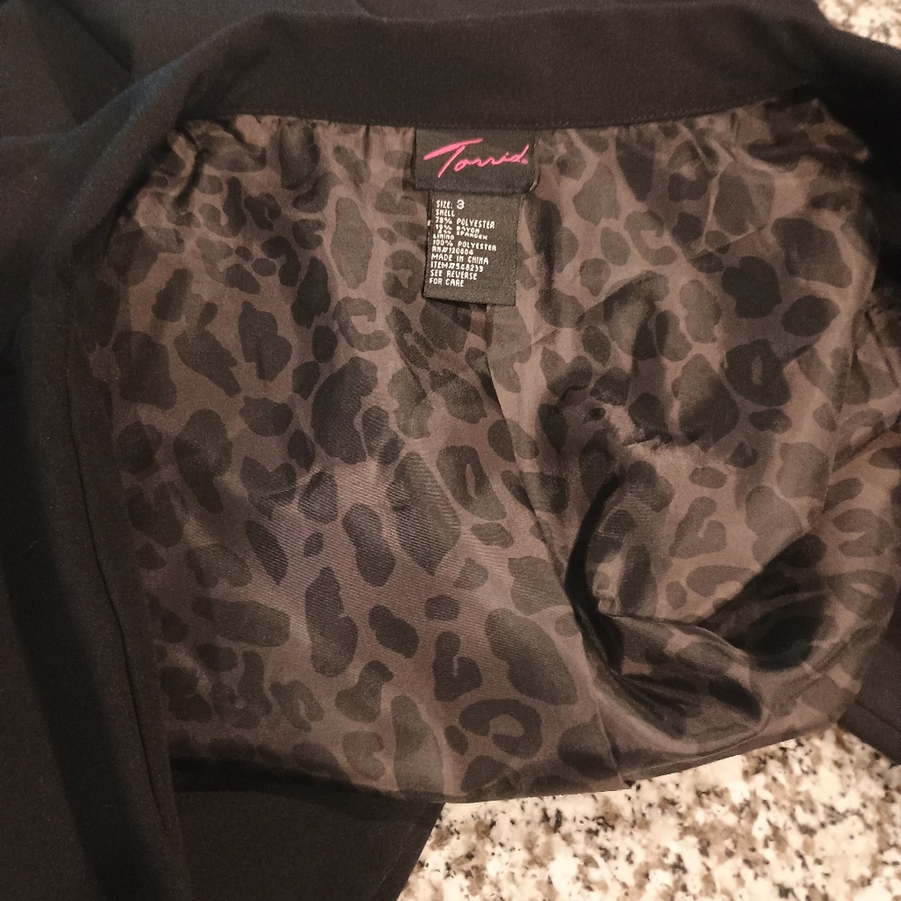 Torrid Black Casual Business Blazer with Cheetah Satin Lining Size 3 Plus - Picture 6 of 9